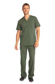 5 Signs It's Time to Replace Your Scrubs